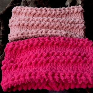 Handmade crocheted & loomknitted accessories. 🧶